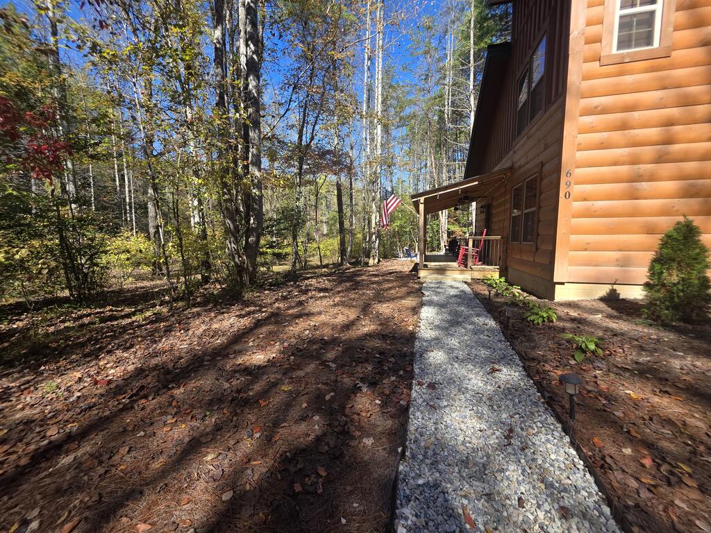 690 Hiwassee Creek Est