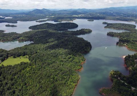 A home in Hiawassee
