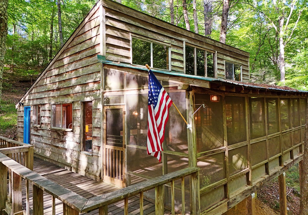 214 Sourwood Drive