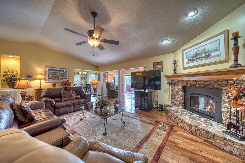 845 Scarletts Way