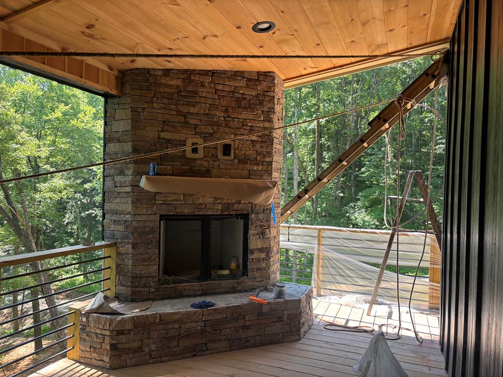 1264 Sunrock Mountain Road