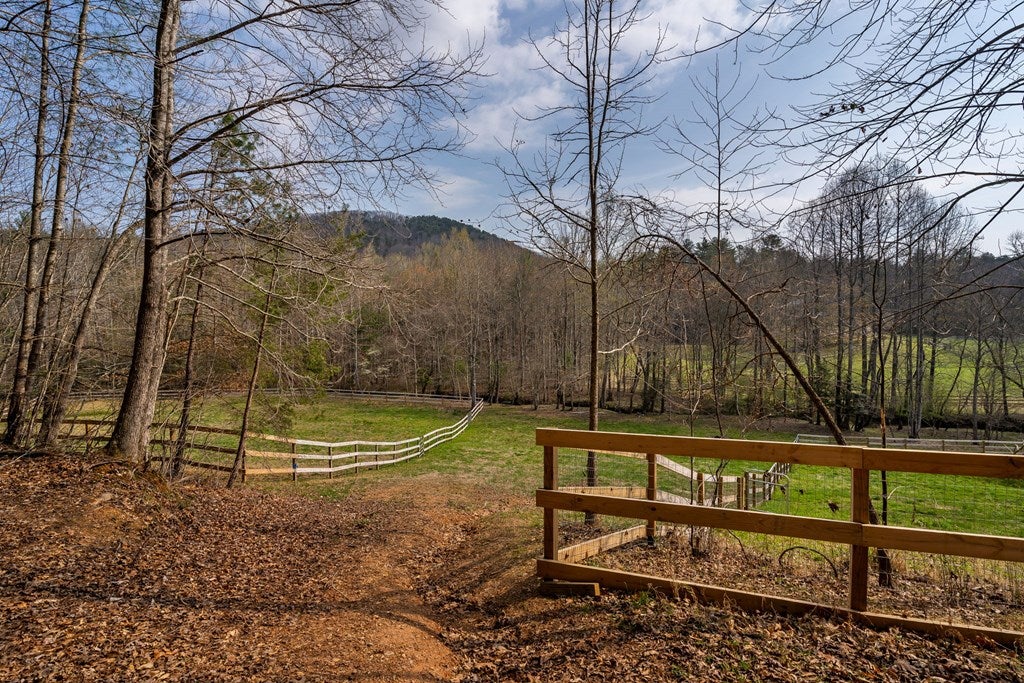 1132 Hells Hollow Road