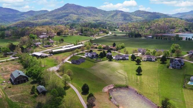 Hiawassee, Georgia, 30546, United States, 4 Bedrooms Bedrooms, ,3 BathroomsBathrooms,Residential,Active,2038165