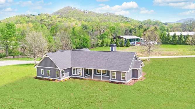 Hiawassee, Georgia, 30546, United States, 4 Bedrooms Bedrooms, ,3 BathroomsBathrooms,Residential,Active,2038165
