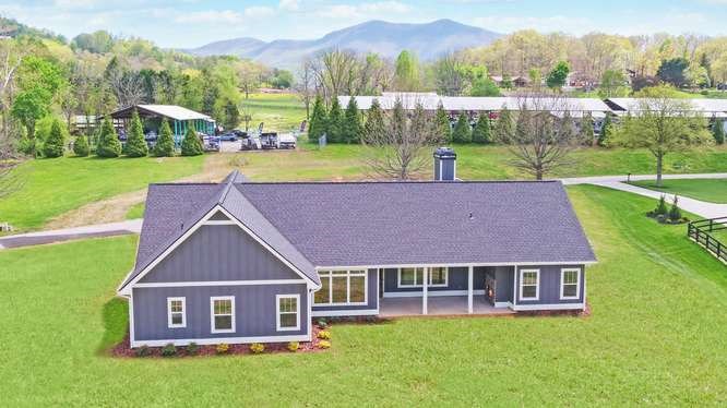 Hiawassee, Georgia, 30546, United States, 4 Bedrooms Bedrooms, ,3 BathroomsBathrooms,Residential,Active,2038165