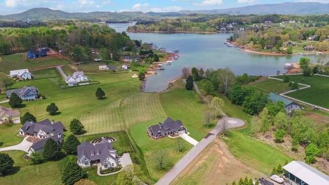 Hiawassee, Georgia, 30546, United States, 4 Bedrooms Bedrooms, ,3 BathroomsBathrooms,Residential,Active,2038165