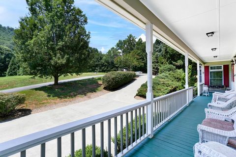 A home in Hayesville