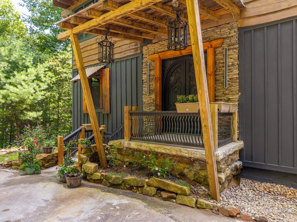 389 Fort Mountain Road