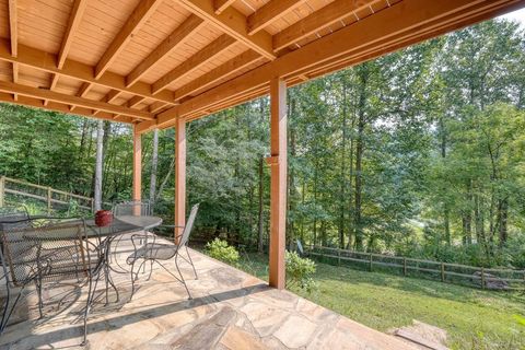 A home in Hayesville