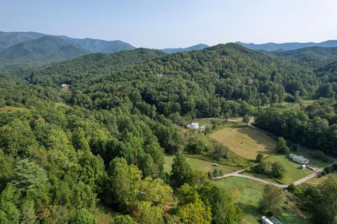 A home in Hayesville