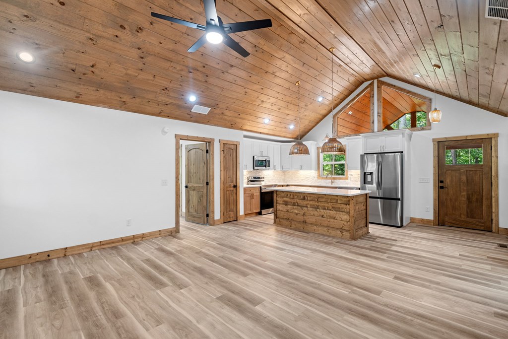 408 Creekside Trail