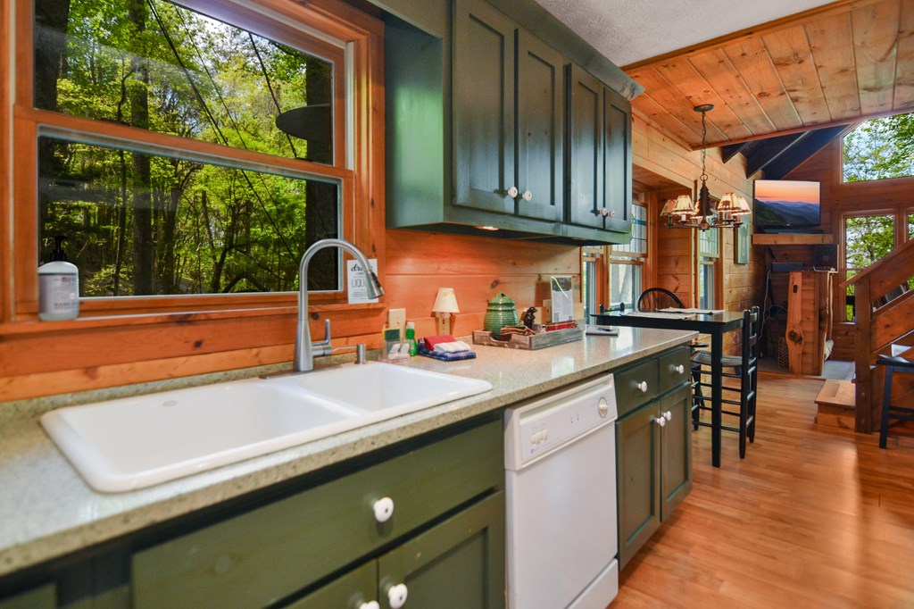 Ellijay, Georgia 30536, United States, 3 Bedrooms Bedrooms, ,3 BathroomsBathrooms,Residential,Active,59477