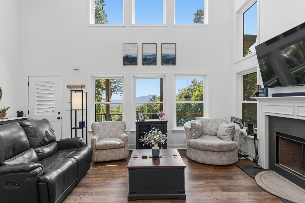 579 Overlook Circle