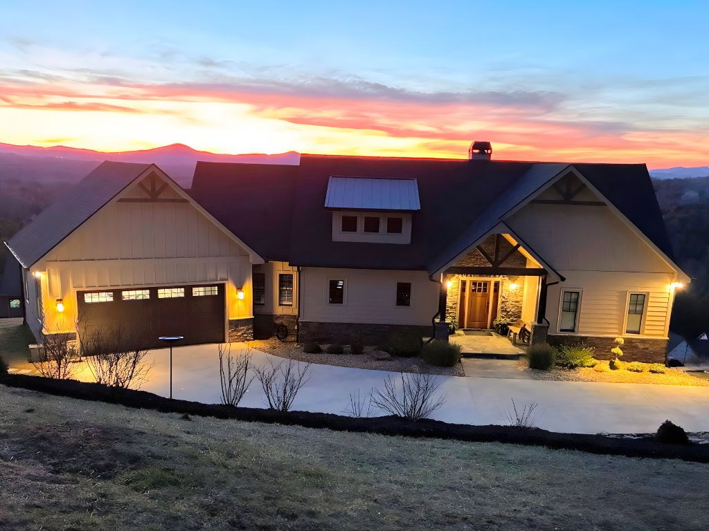 Blairsville, Georgia, 30512, United States, 4 Bedrooms Bedrooms, ,5 BathroomsBathrooms,Residential,Active,2019440