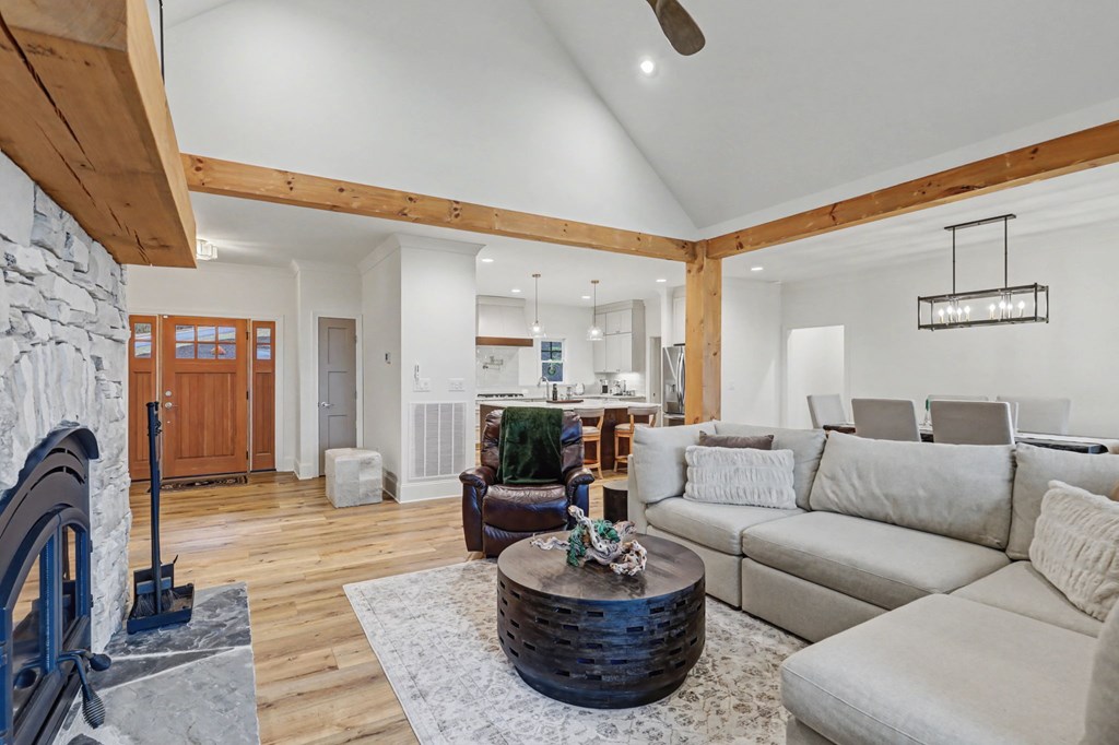 Blairsville, Georgia, 30512, United States, 4 Bedrooms Bedrooms, ,5 BathroomsBathrooms,Residential,Active,2019440