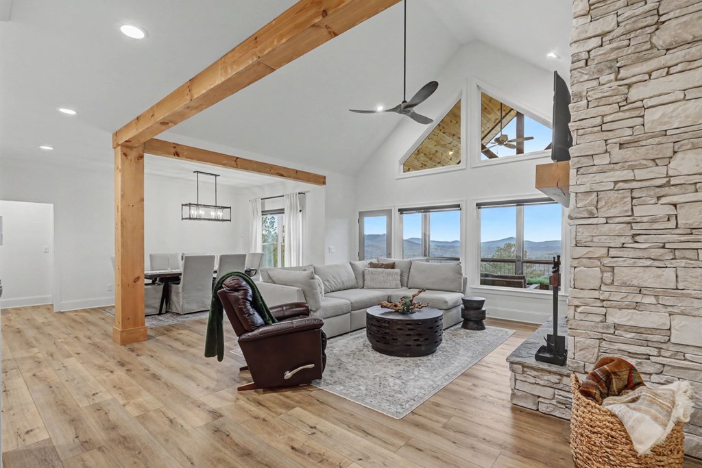 Blairsville, Georgia, 30512, United States, 4 Bedrooms Bedrooms, ,5 BathroomsBathrooms,Residential,Active,2019440