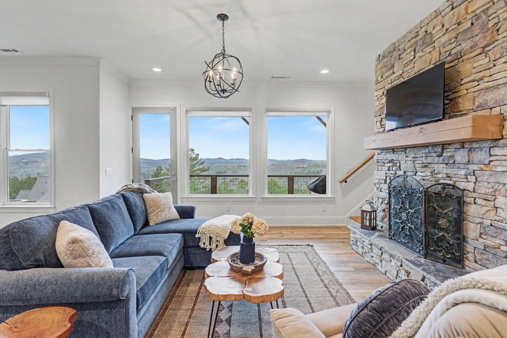 Blairsville, Georgia, 30512, United States, 4 Bedrooms Bedrooms, ,5 BathroomsBathrooms,Residential,Active,2019440