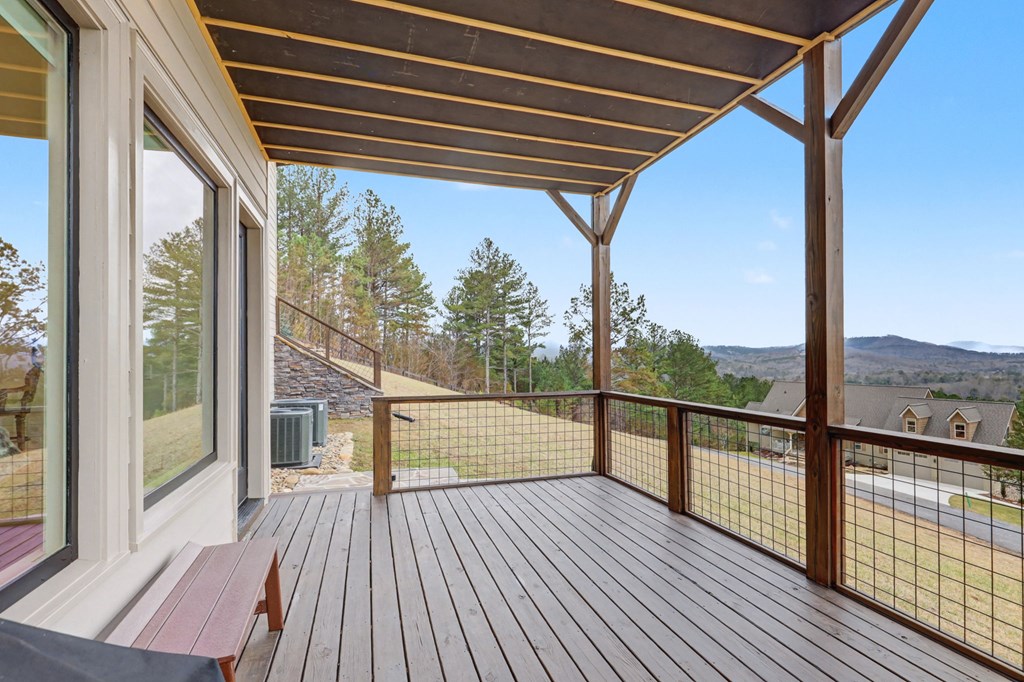 Blairsville, Georgia, 30512, United States, 4 Bedrooms Bedrooms, ,5 BathroomsBathrooms,Residential,Active,2019440