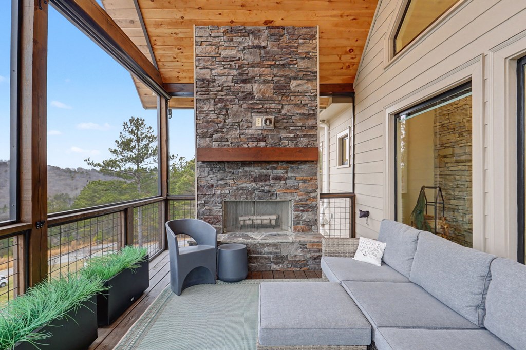 Blairsville, Georgia, 30512, United States, 4 Bedrooms Bedrooms, ,5 BathroomsBathrooms,Residential,Active,2019440