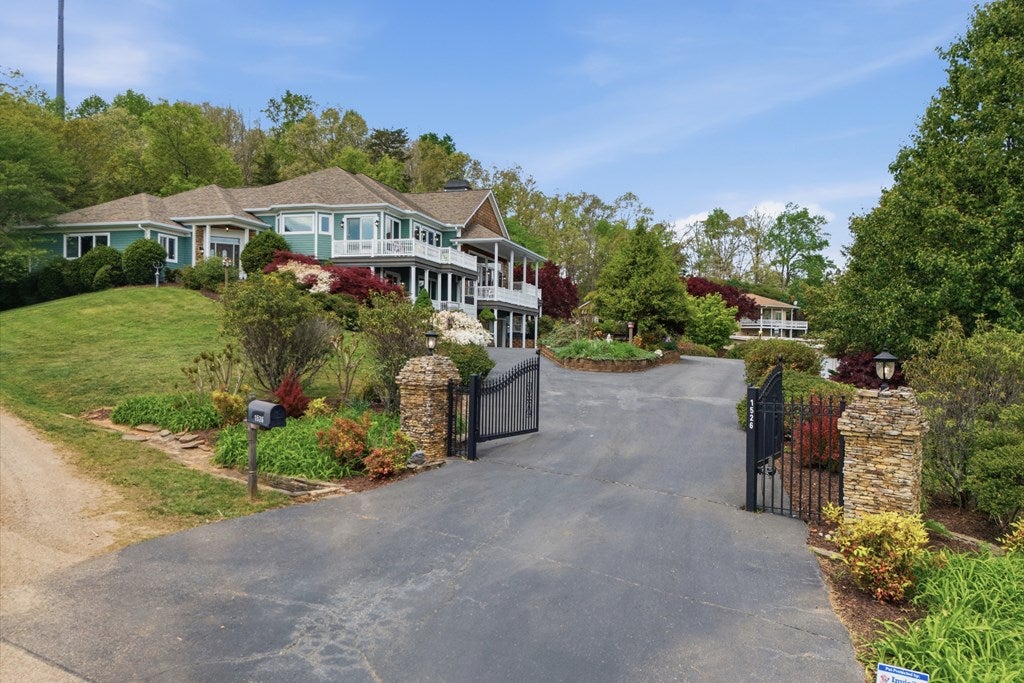 1526 Cedar View Lane