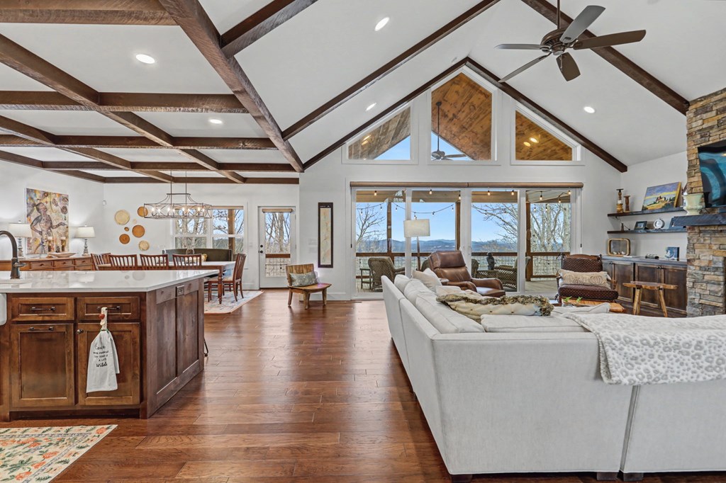 Blairsville, Georgia, 30512, United States, 4 Bedrooms Bedrooms, ,4 BathroomsBathrooms,Residential,Active,2019454