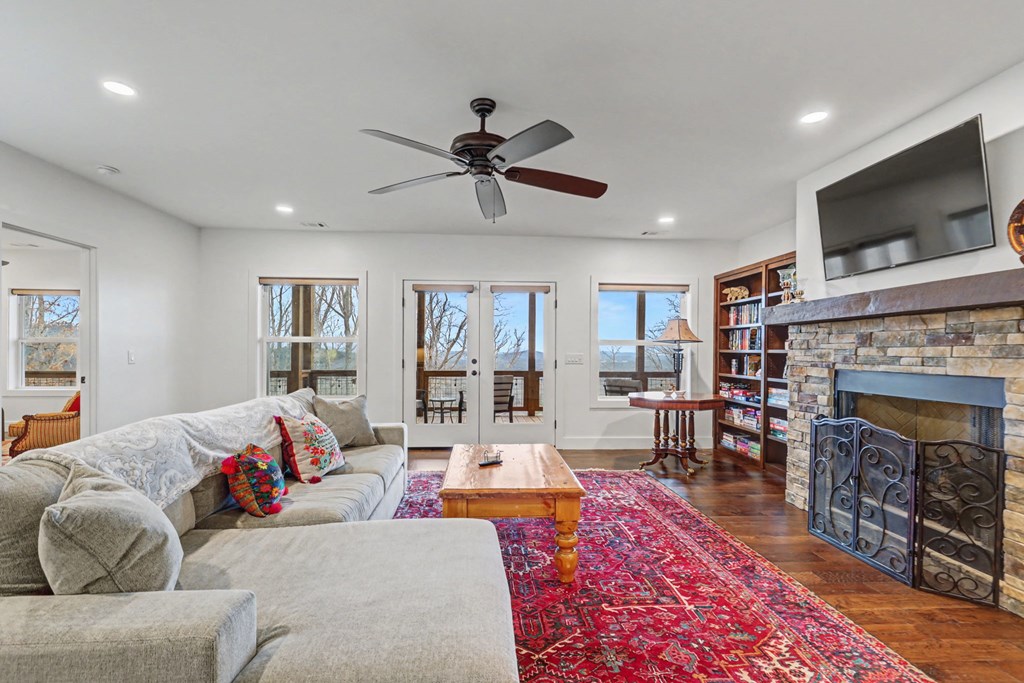 Blairsville, Georgia, 30512, United States, 4 Bedrooms Bedrooms, ,4 BathroomsBathrooms,Residential,Active,2019454