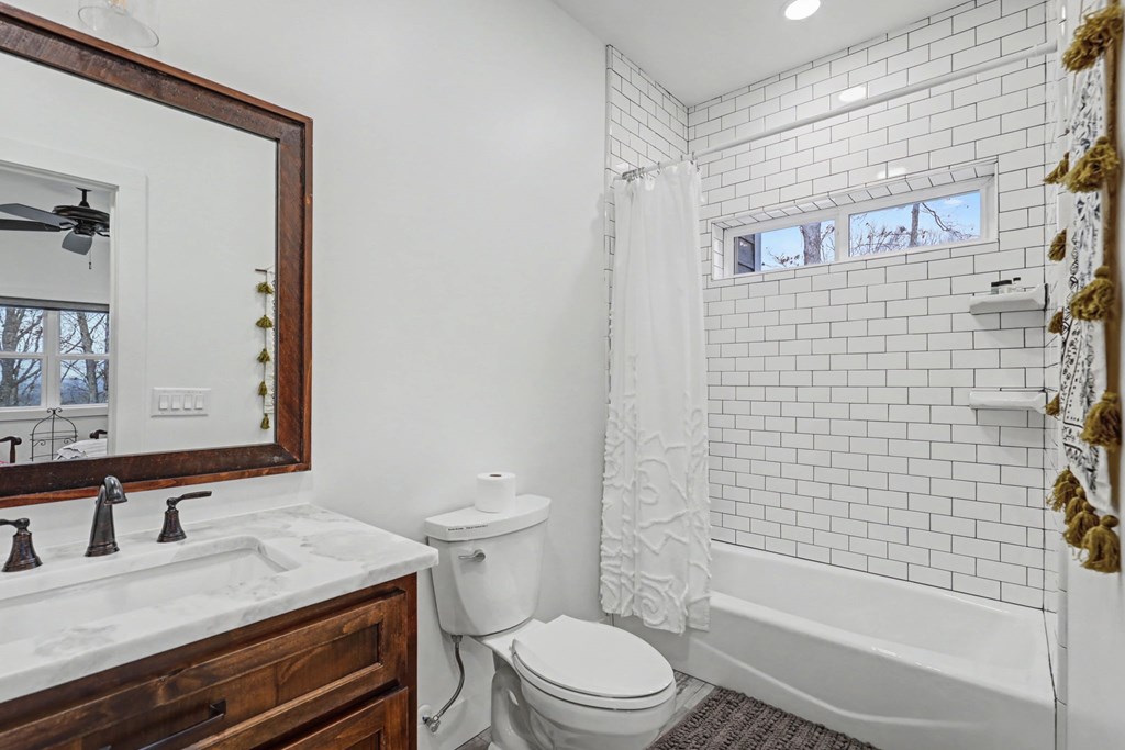 Blairsville, Georgia, 30512, United States, 4 Bedrooms Bedrooms, ,4 BathroomsBathrooms,Residential,Active,2019454