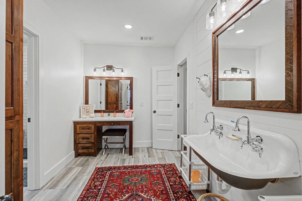 Blairsville, Georgia, 30512, United States, 4 Bedrooms Bedrooms, ,4 BathroomsBathrooms,Residential,Active,2019454