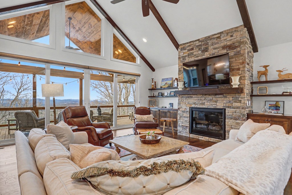 Blairsville, Georgia, 30512, United States, 4 Bedrooms Bedrooms, ,4 BathroomsBathrooms,Residential,Active,2019454