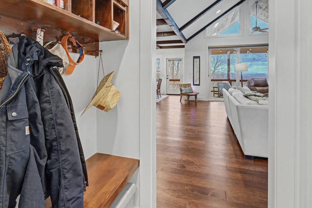 Blairsville, Georgia, 30512, United States, 4 Bedrooms Bedrooms, ,4 BathroomsBathrooms,Residential,Active,2019454