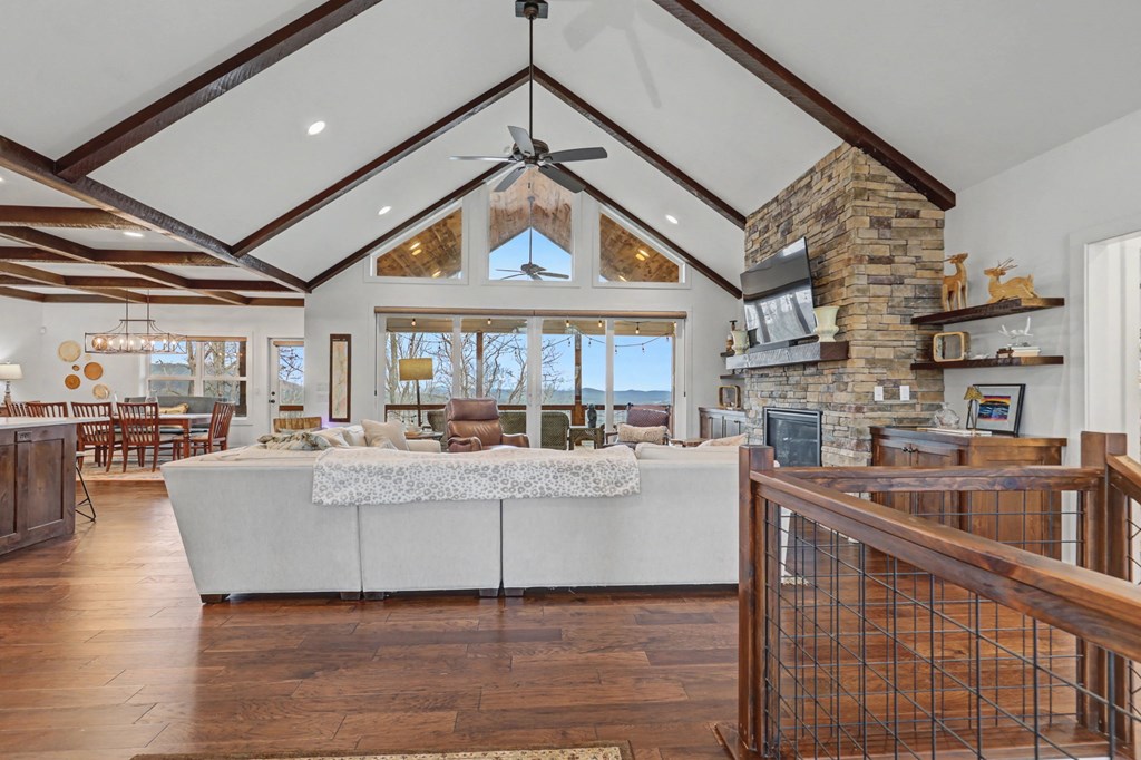 Blairsville, Georgia, 30512, United States, 4 Bedrooms Bedrooms, ,4 BathroomsBathrooms,Residential,Active,2019454