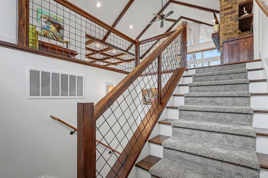 Blairsville, Georgia, 30512, United States, 4 Bedrooms Bedrooms, ,4 BathroomsBathrooms,Residential,Active,2019454