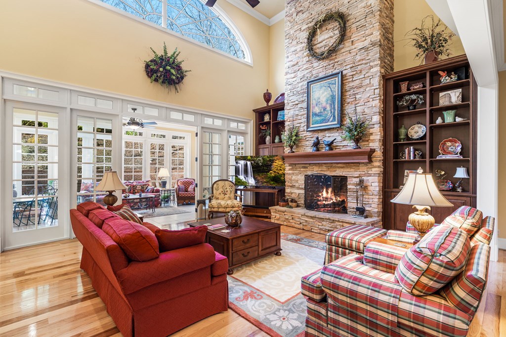 4323 Spring Court Cove