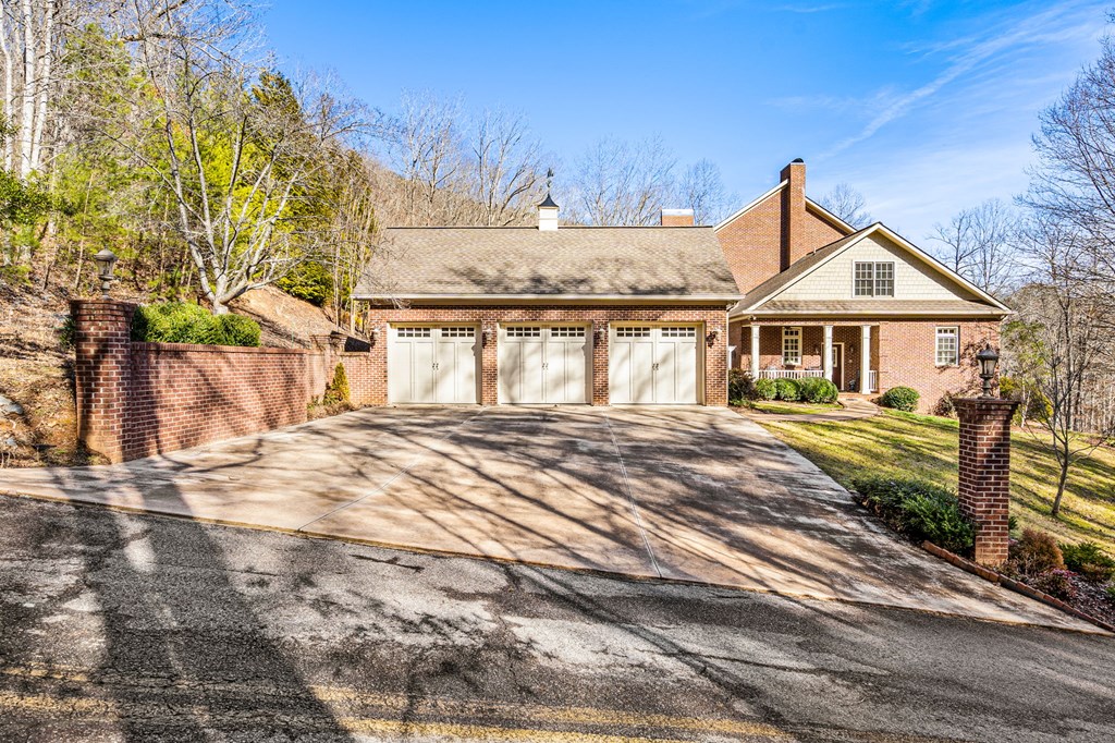 4323 Spring Court Cove