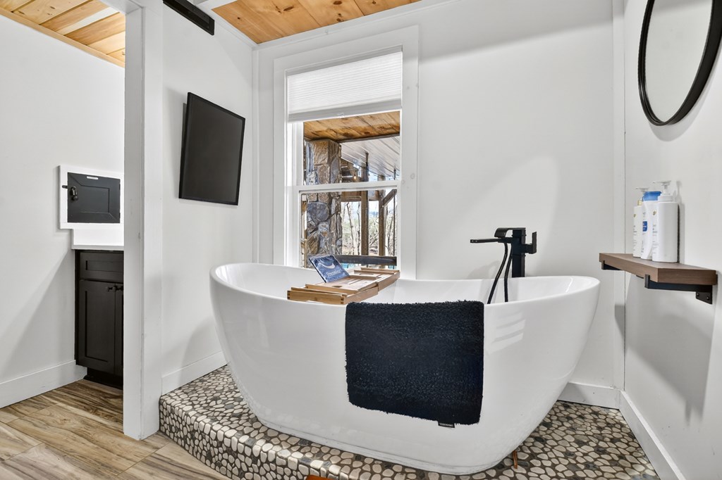 Blue Ridge, Georgia, 30513, United States, 3 Bedrooms Bedrooms, ,3 BathroomsBathrooms,Residential,Active,2029742
