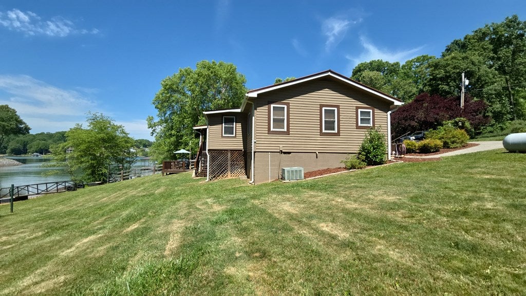 1693 Chatuge Shores