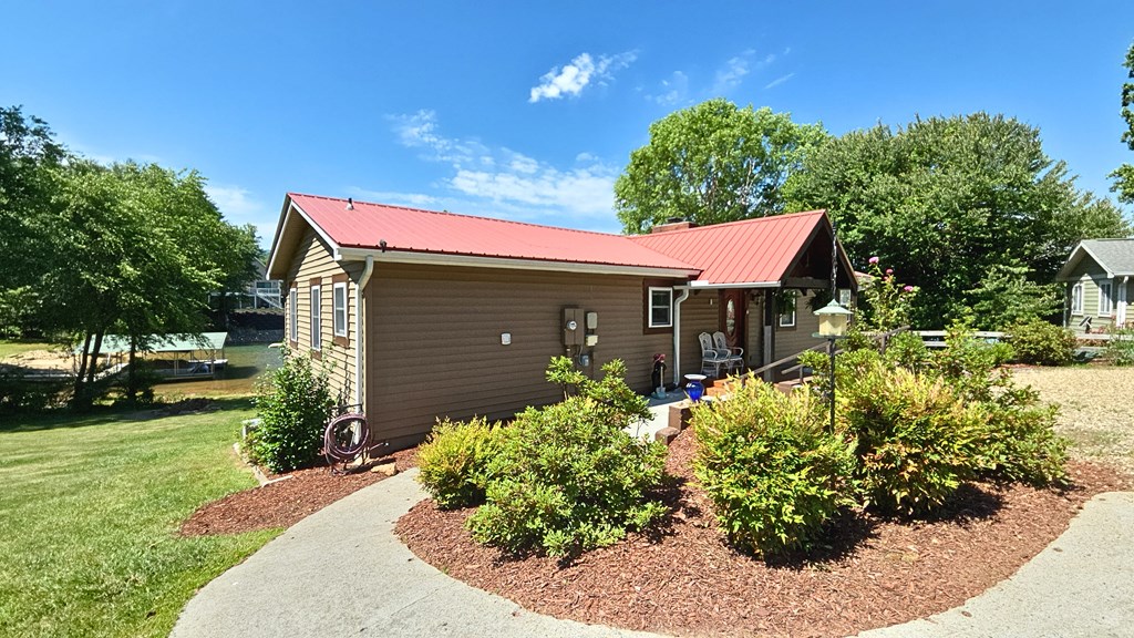 1693 Chatuge Shores