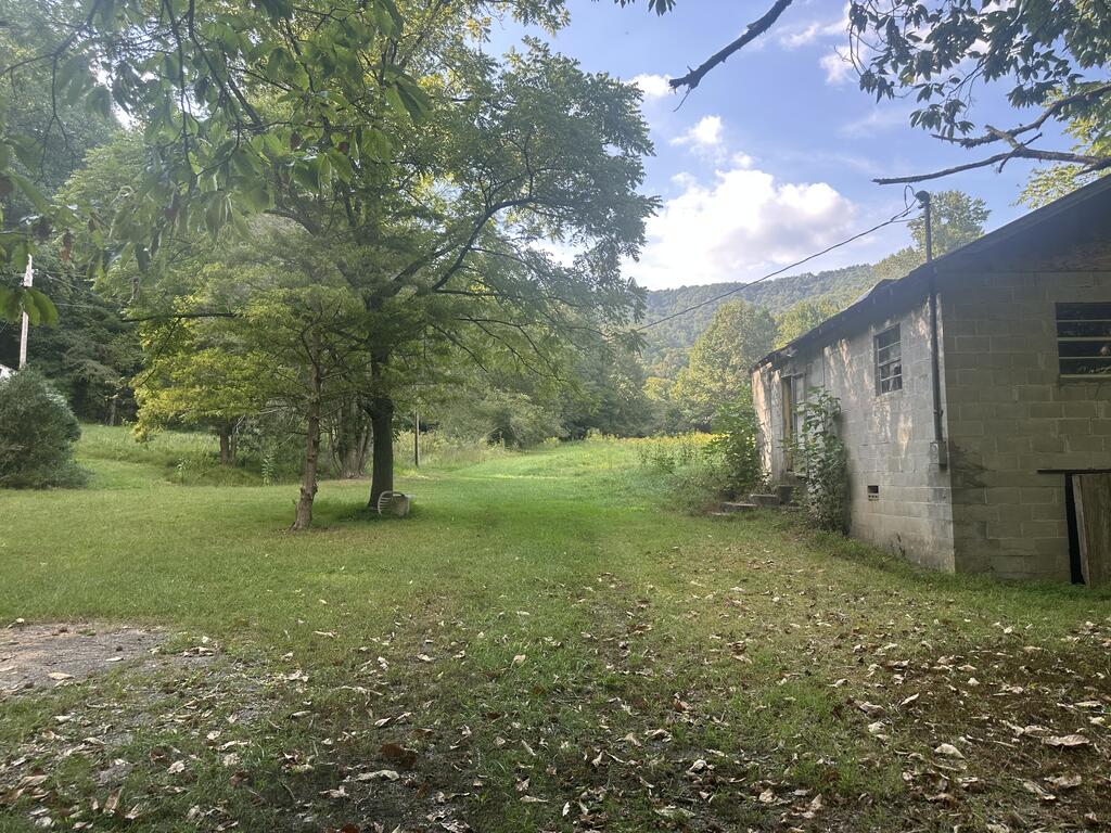 191 NW Roach Cove Road