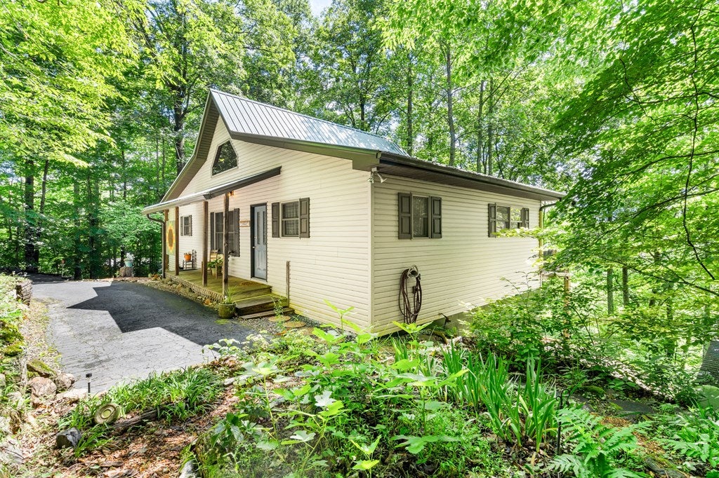 5875 Brasstown Creek Est