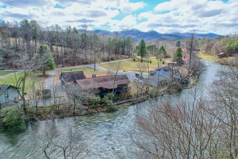 A home in Hayesville