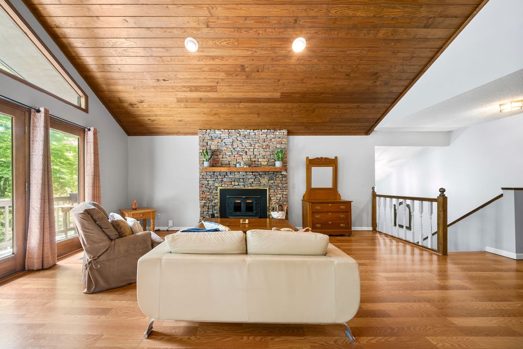 166 Lakeview Trace