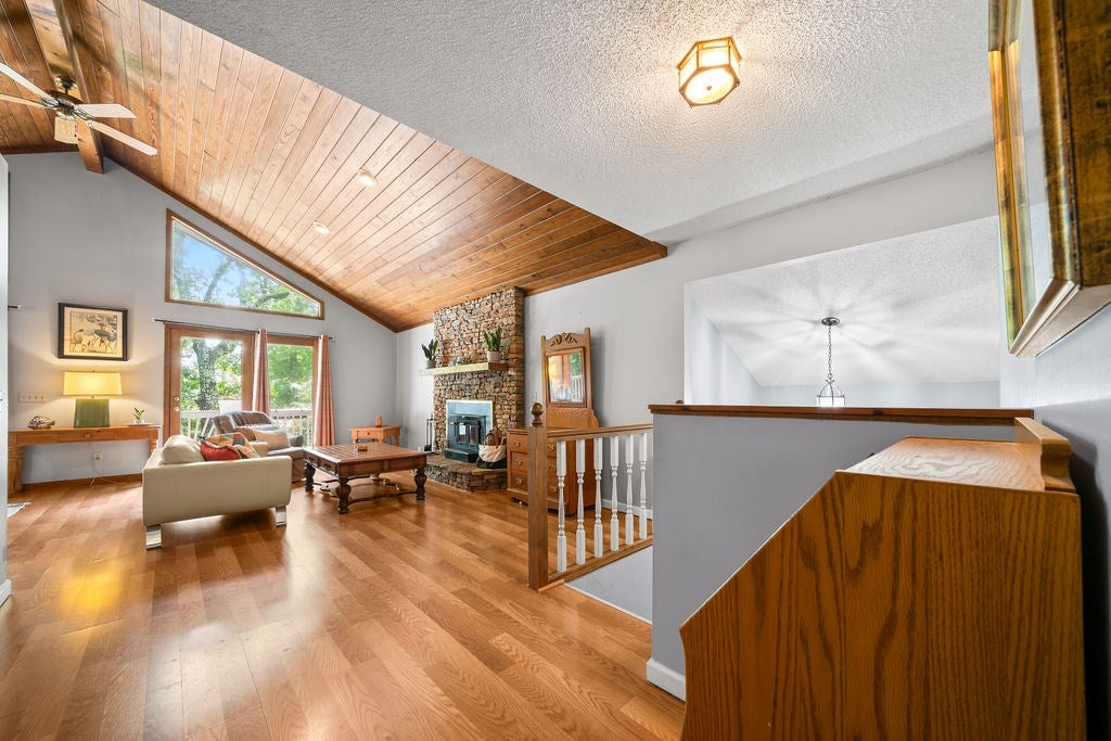 166 Lakeview Trace