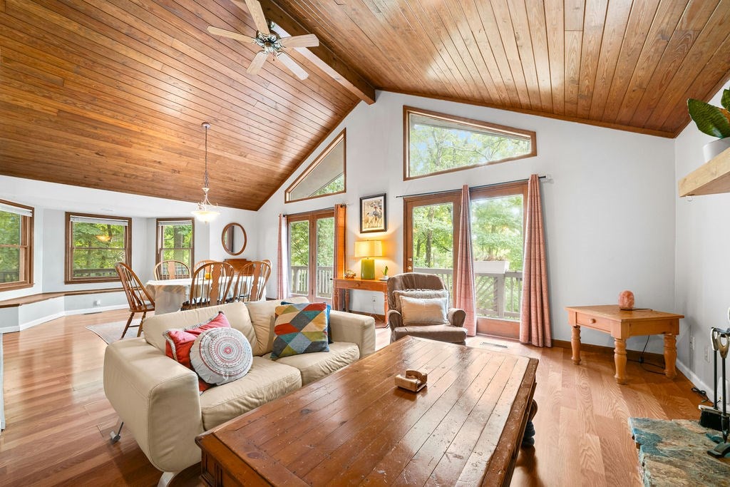166 Lakeview Trace