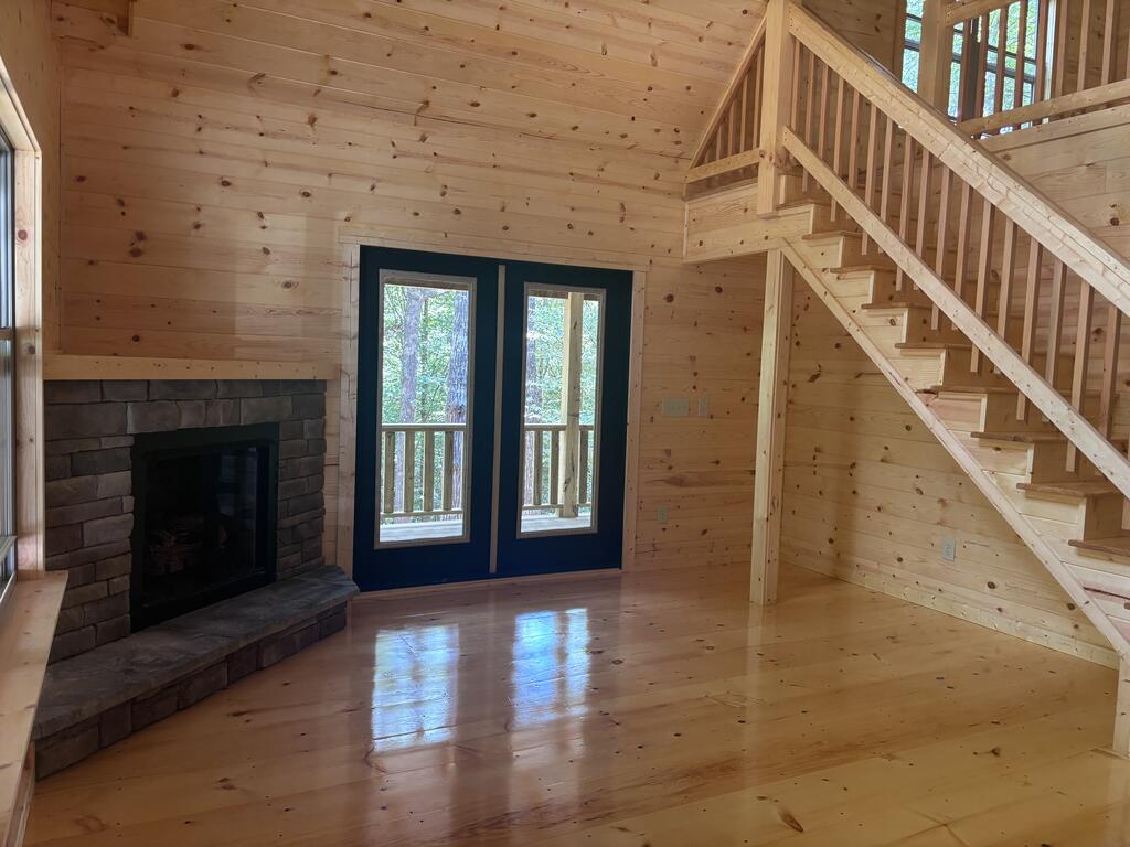 752 Whispering Ridge Dr.