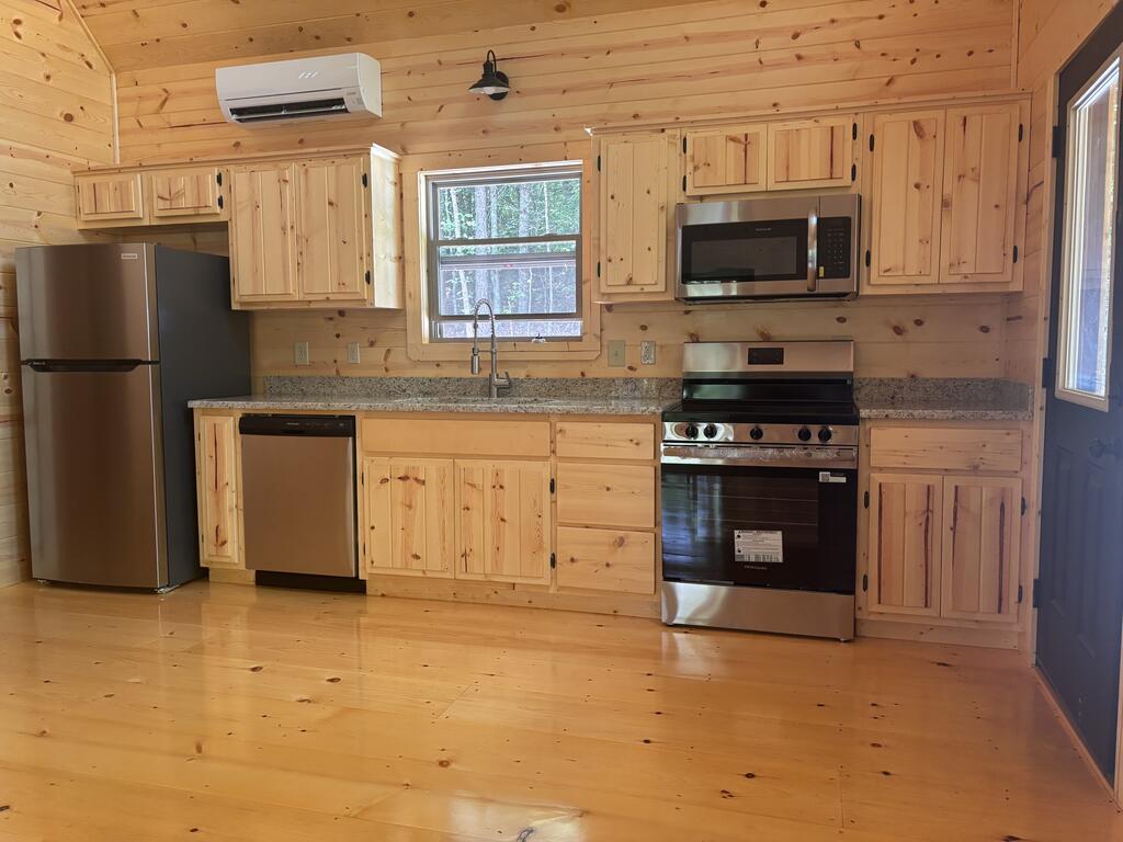 752 Whispering Ridge Dr.
