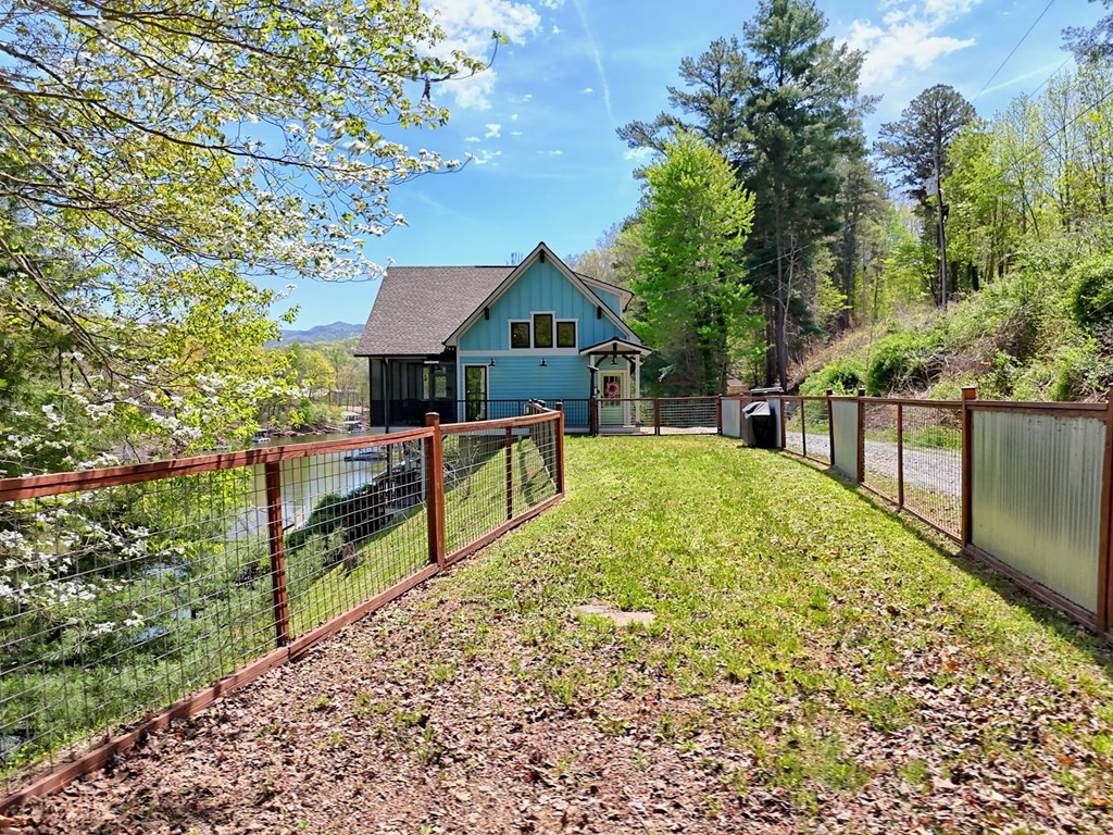 Hayesville, North Carolina, 28904, United States, 3 Bedrooms Bedrooms, ,4 BathroomsBathrooms,Residential,Active,2038145