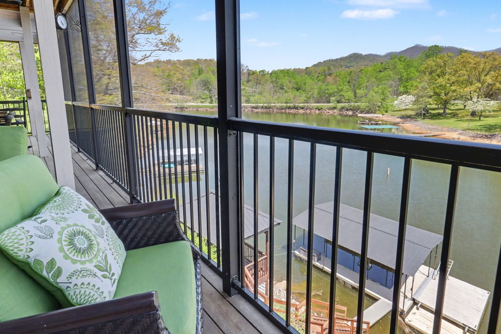 Hayesville, North Carolina, 28904, United States, 3 Bedrooms Bedrooms, ,4 BathroomsBathrooms,Residential,Active,2038145