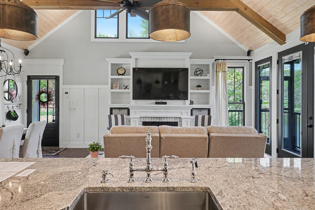 Hayesville, North Carolina, 28904, United States, 3 Bedrooms Bedrooms, ,4 BathroomsBathrooms,Residential,Active,2038145
