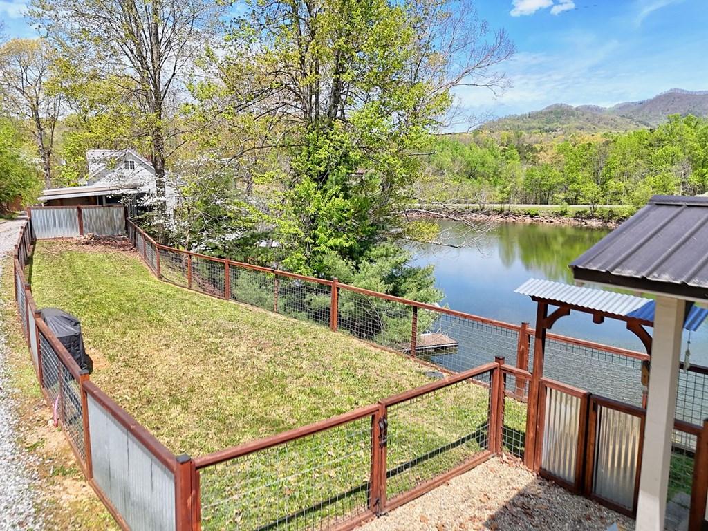 Hayesville, North Carolina, 28904, United States, 3 Bedrooms Bedrooms, ,4 BathroomsBathrooms,Residential,Active,2038145