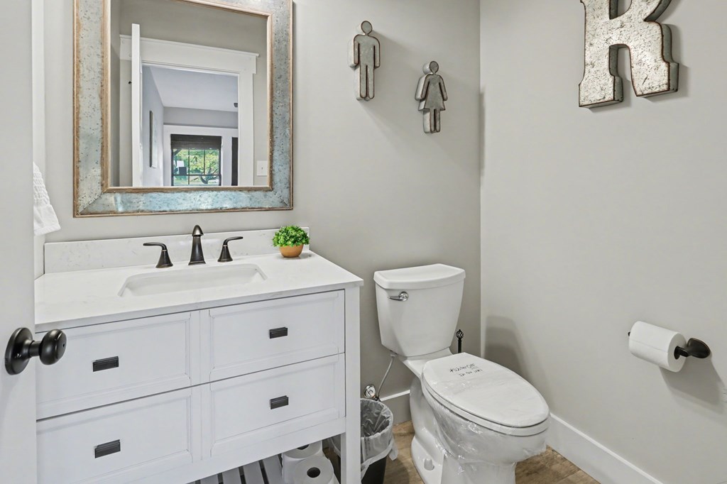 Hayesville, North Carolina, 28904, United States, 3 Bedrooms Bedrooms, ,4 BathroomsBathrooms,Residential,Active,2038145